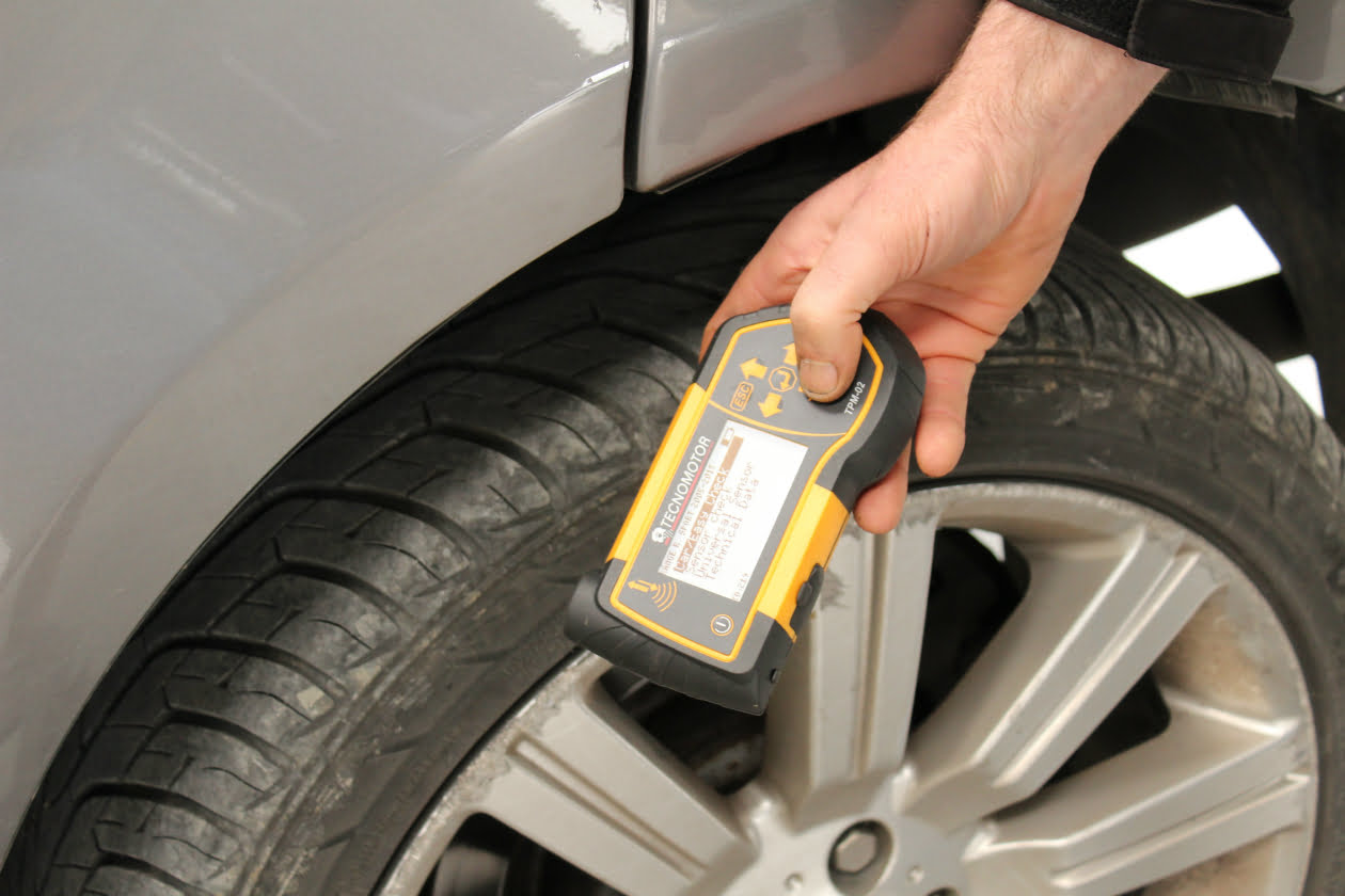 Tyre pressure monitoring tester