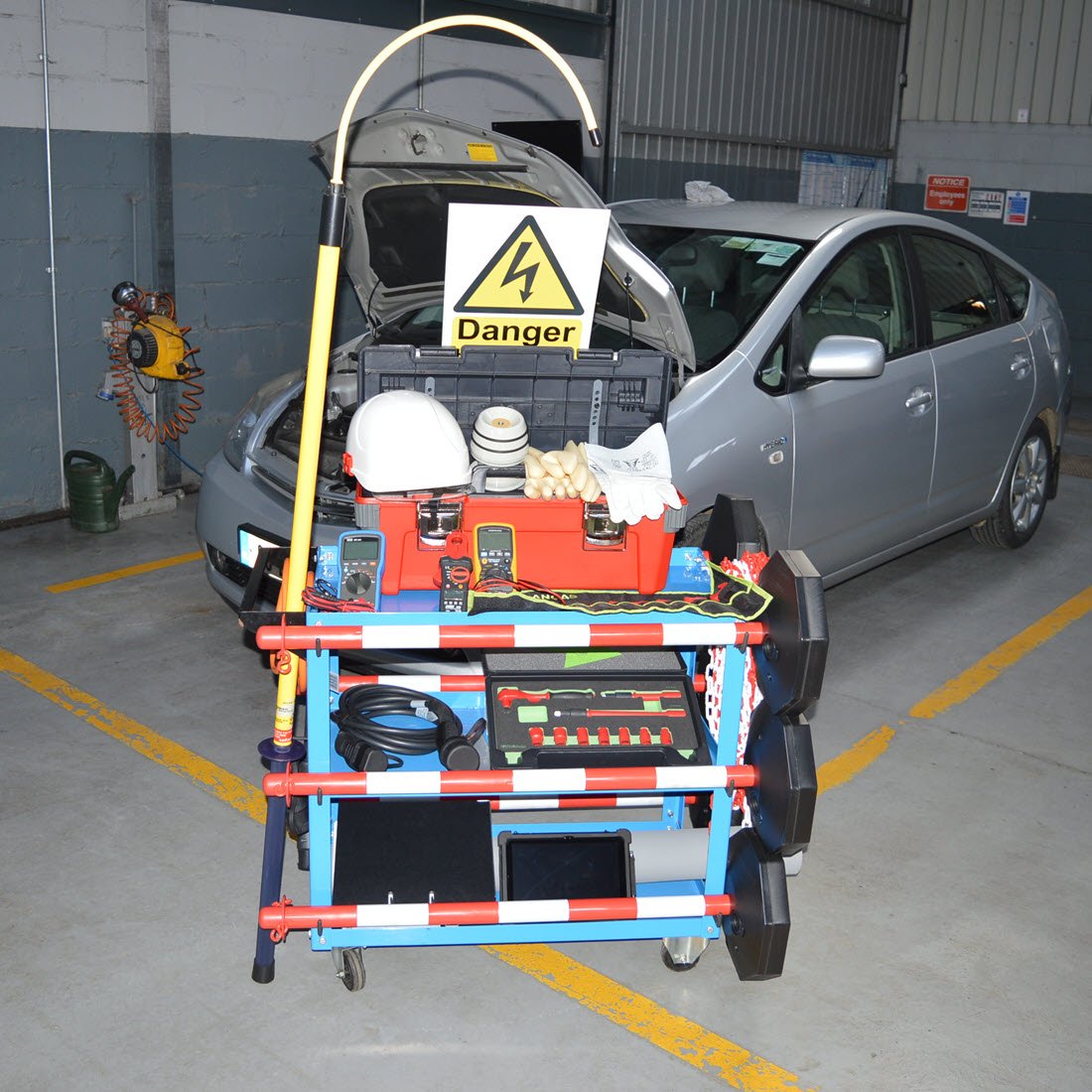 Hybrid And Electric Vehicle Tool Trolly