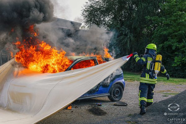 Jutec Fire Containment Blanket 6 x 8M With Mobile Case For Hybrid & EV Vehicles - Image 7