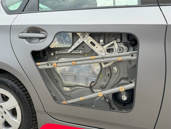 Educational Trainer Toyota Prius III Petrol/Electric/LPG HYBRID ¾ - Image 6