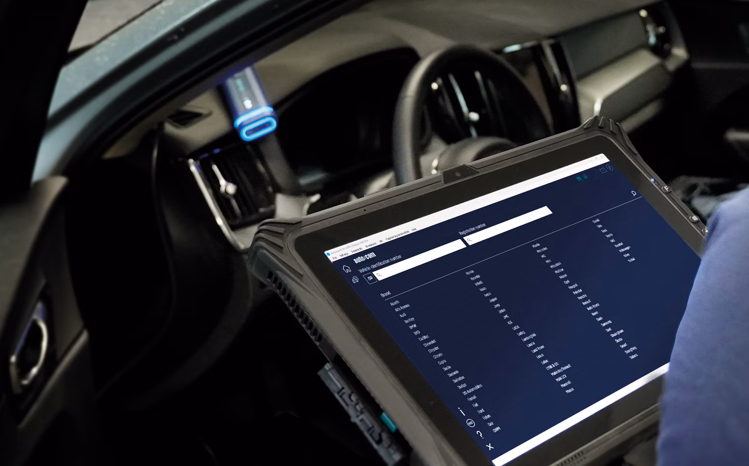 AutoCom Diagnostic Tablet - Image 2